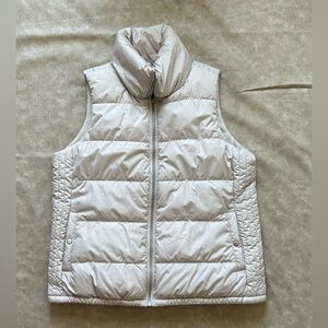 Old Navy cream colored puffer vest in size large